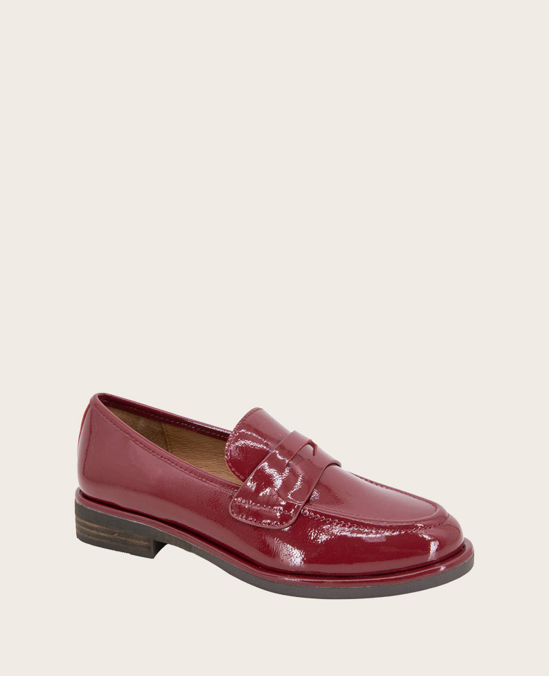 Gentle Souls Women s Cybil Loafer Red Loafers 6